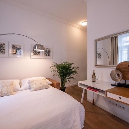 Modern Downtown Apt - Renovated, On Ideal Location Prága Kültér fotó