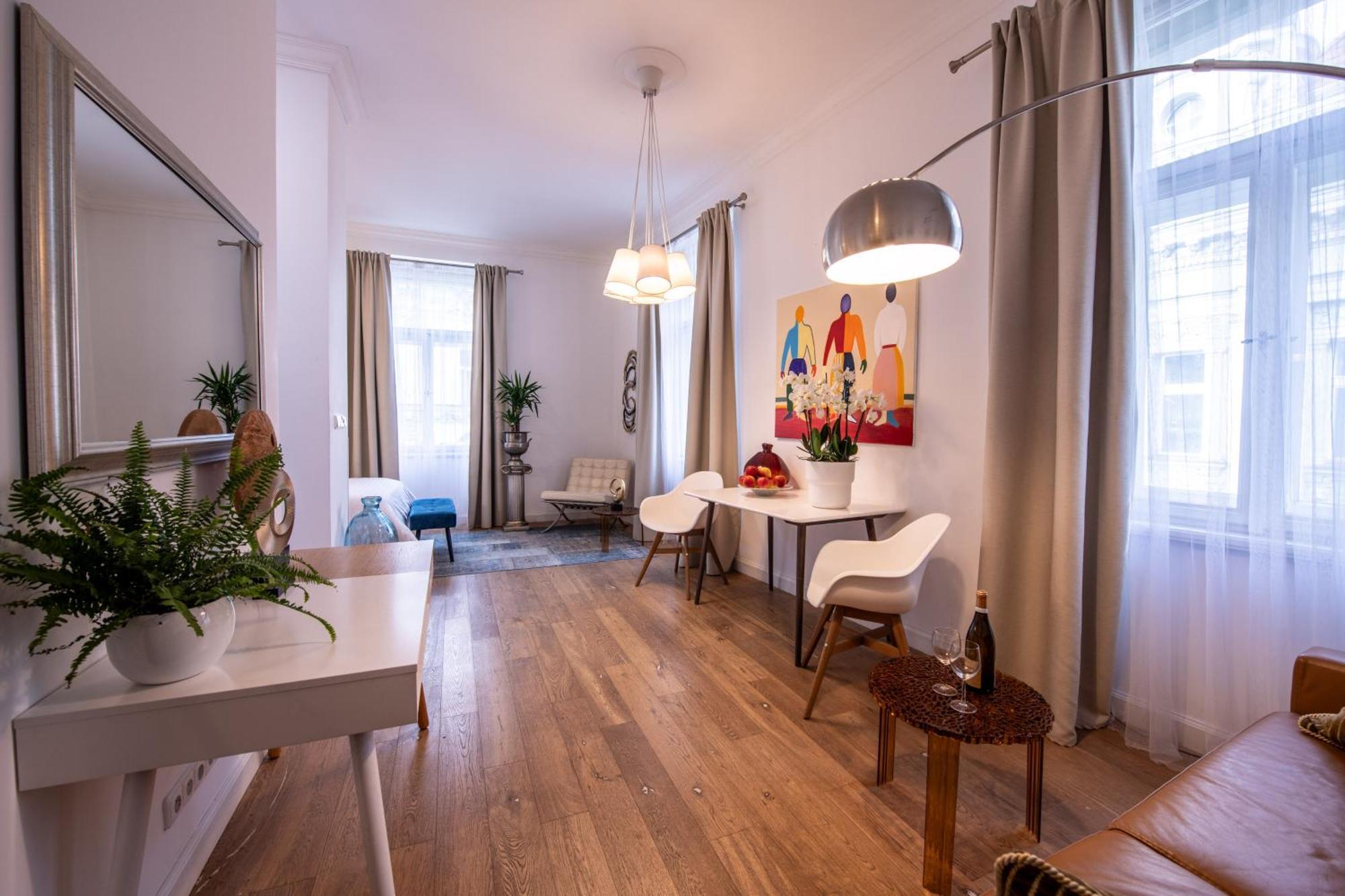 Modern Downtown Apt - Renovated, On Ideal Location Prága Kültér fotó